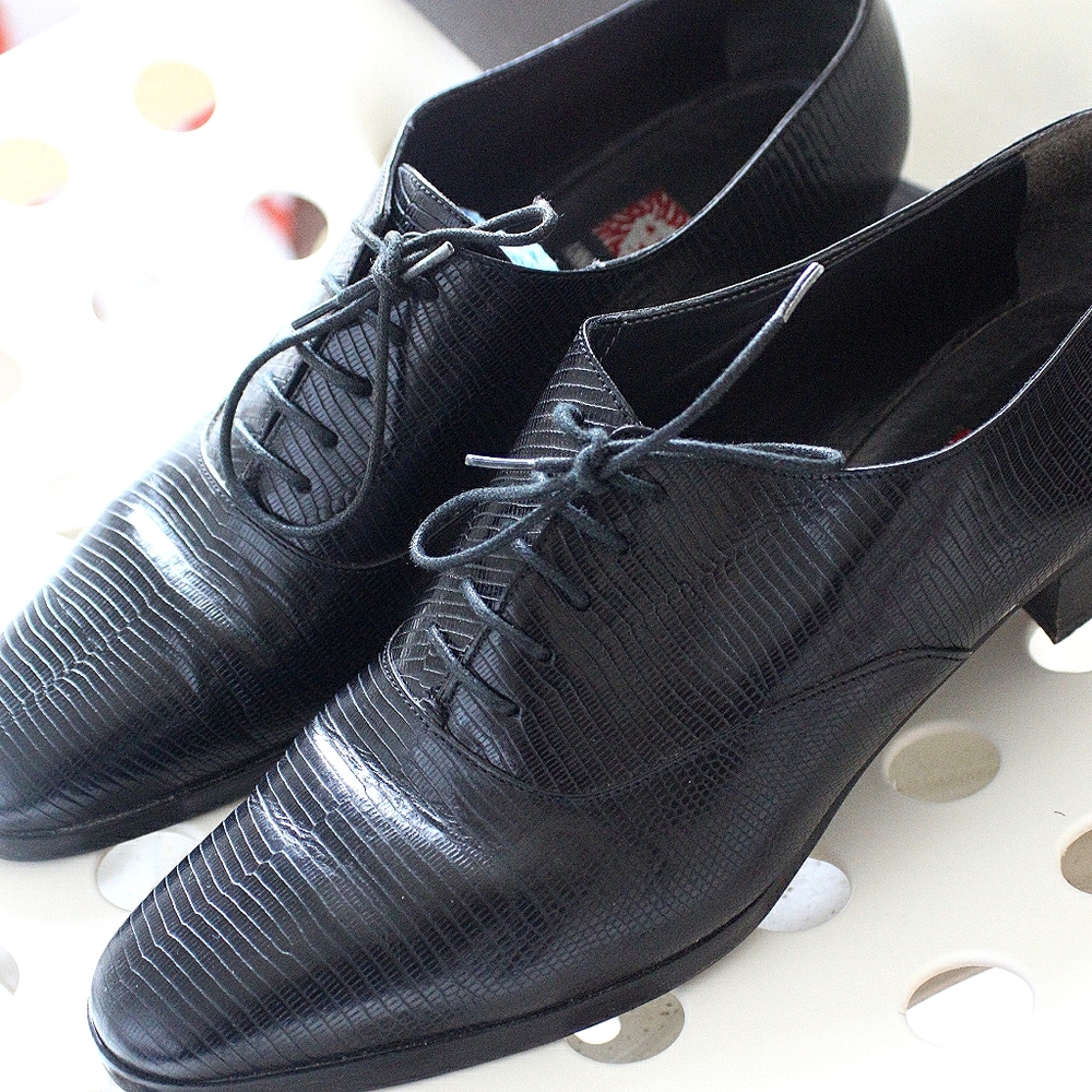 Anne Klein Vintage Leather Oxford Shoes (Narrow)